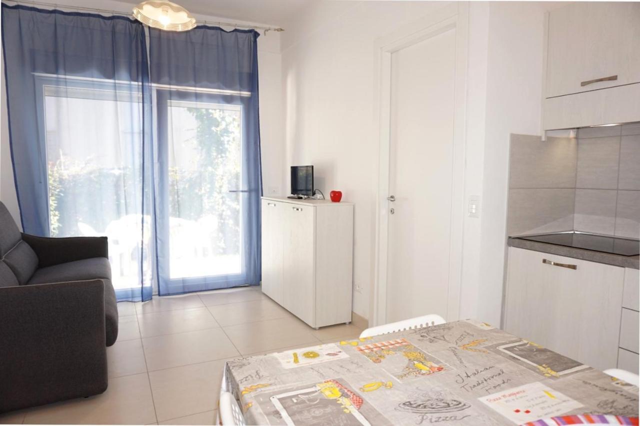 Relax By The Garden - Flat For Up To 6 Guests Apartment Porto Santa Margherita di Caorle Exterior photo